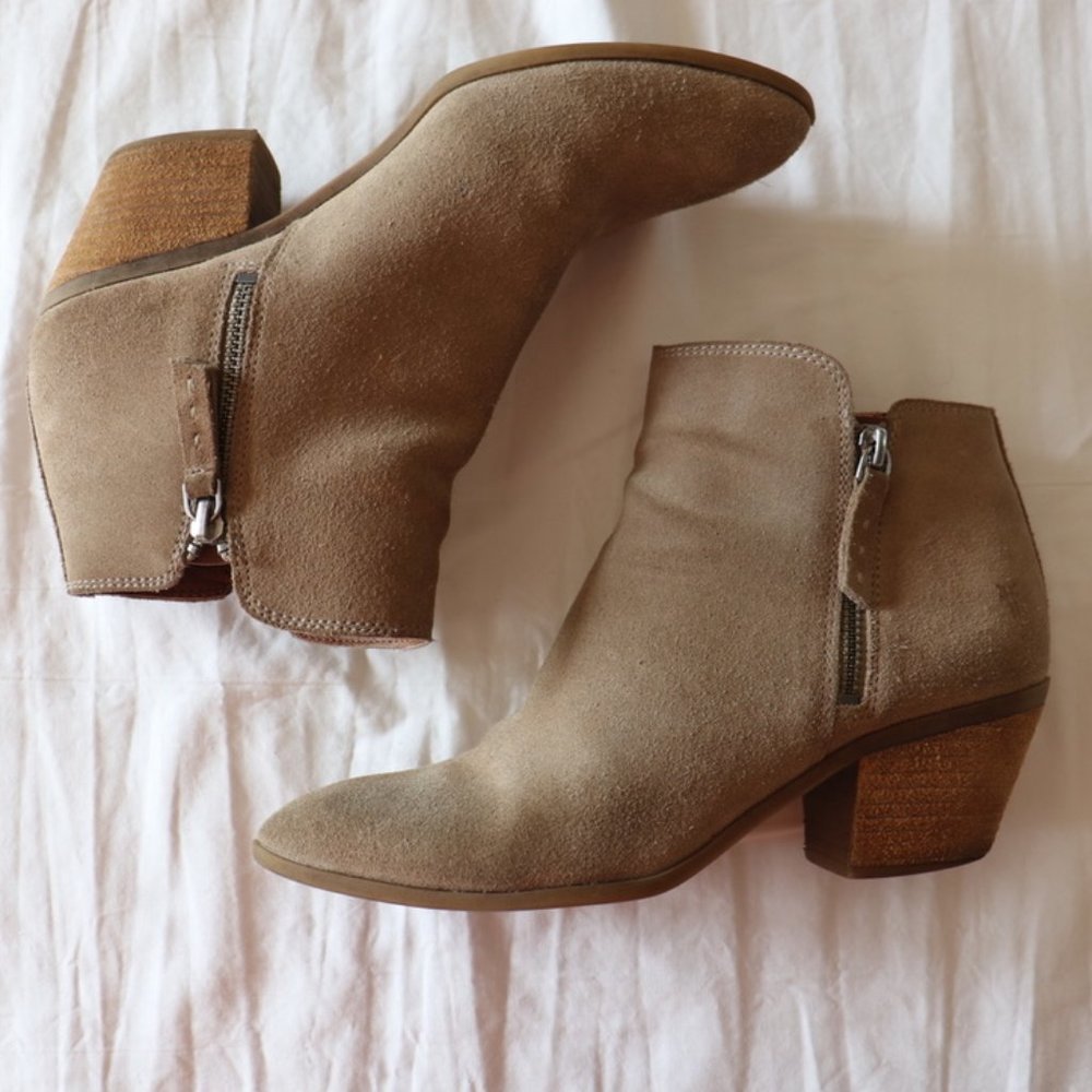 SOLD FRYE size 7.5 M Judith Ash Beige Suede Leather Ankle short Boots 3470015 - Picture 2 of 9